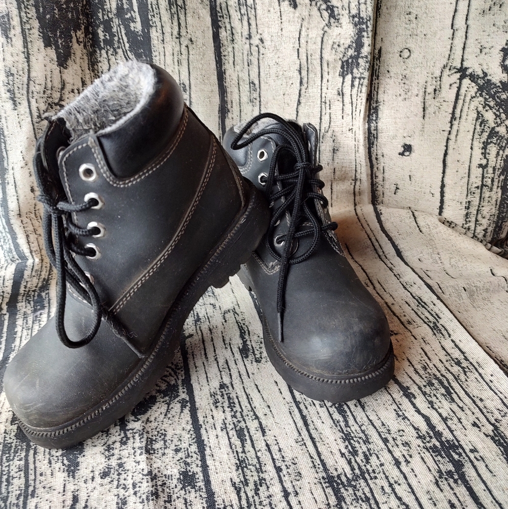 Smartfit black waterproof size 1 work boots.